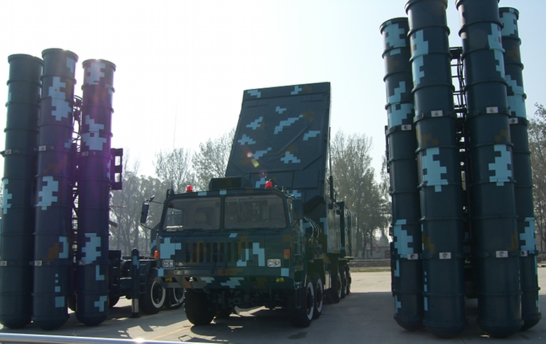 منظومه الدفاع الصاروخى الصينيه " HQ_9 " الدرع الحصين  HQ-9-TELs+HT-233-Engagement-Radar-2S