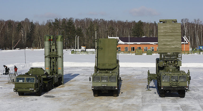 S-400-Battery-Components-Missiles.ru-2S.