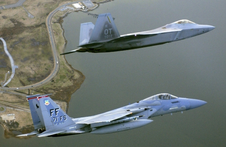 http://www.ausairpower.net/USAF/000-FA-22A-4.jpg
